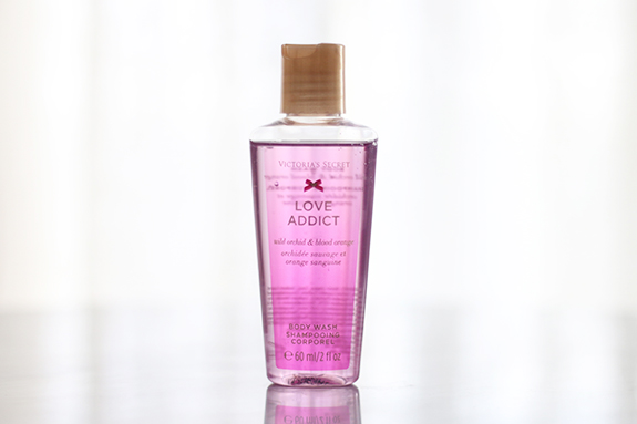 victorias_secret_love_addict_all_about_me_refresher_kit04